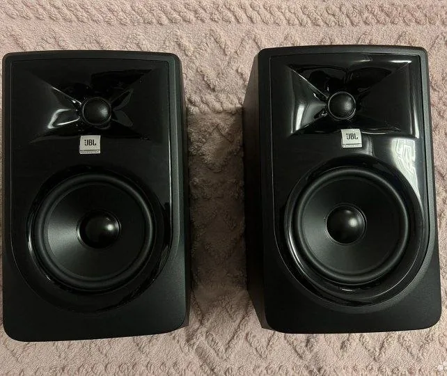 JBL 305p MKII студийные мониторы, стойки 1