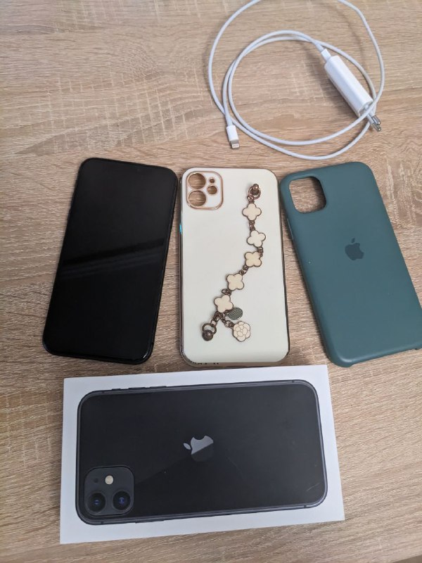 Iphone 11 64Гб с зарядкой, коробкой, 2 чехлами 3
