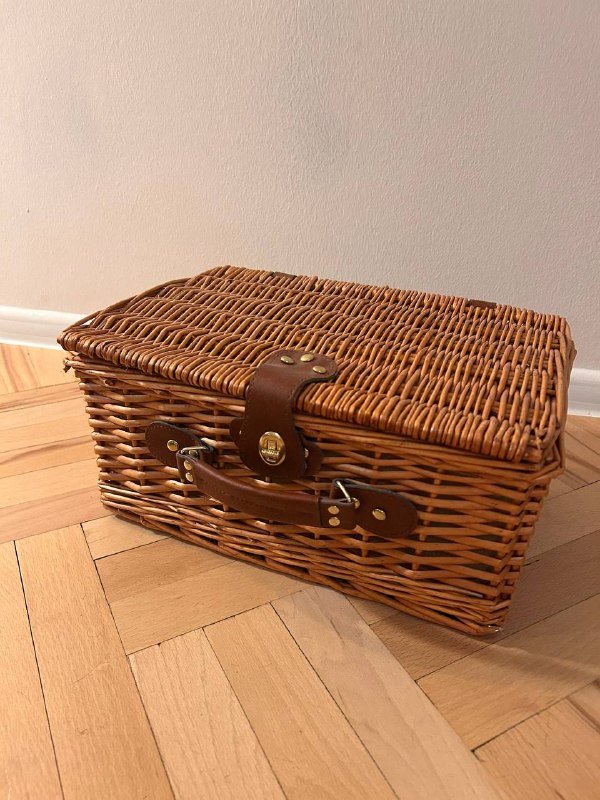 Корзина для пикника с набором посуды, открывашка, штопор