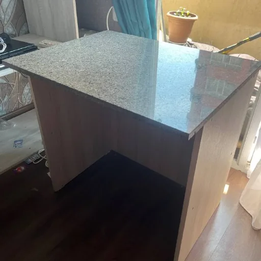 Стол с гранитной столешницей