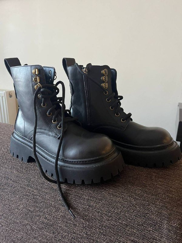 Ботинки 38/5, пальто L размера 5