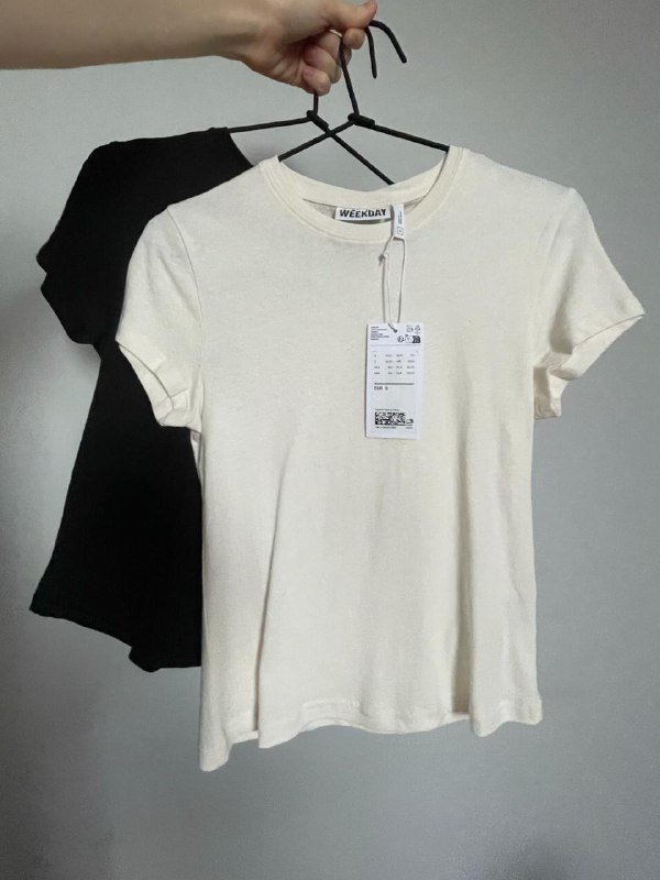 Майка Massimo Dutti, Белый топ J.Crew, Футболки Weekday черный и белый 10