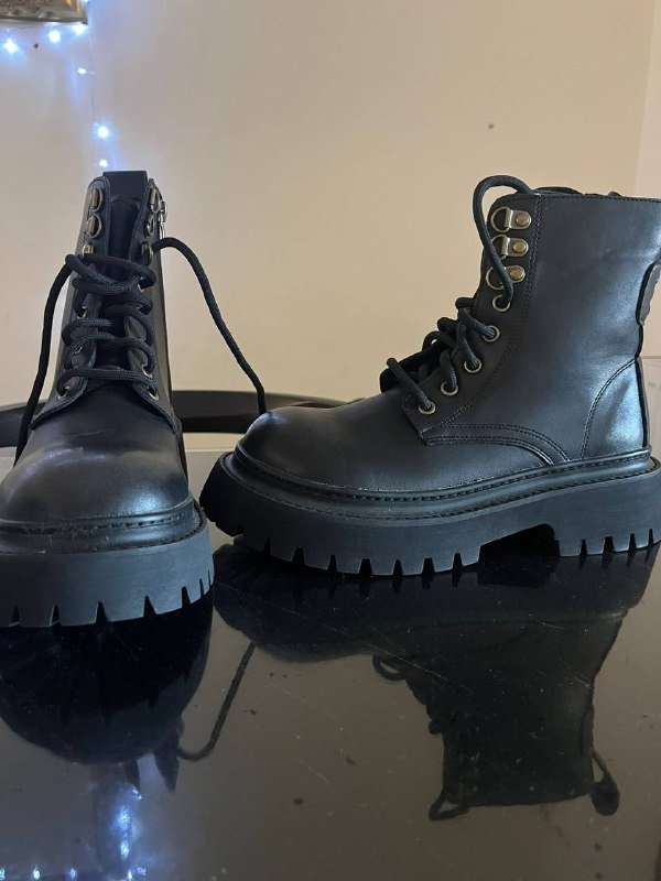 Ботинки 38/5, пальто L размера 4
