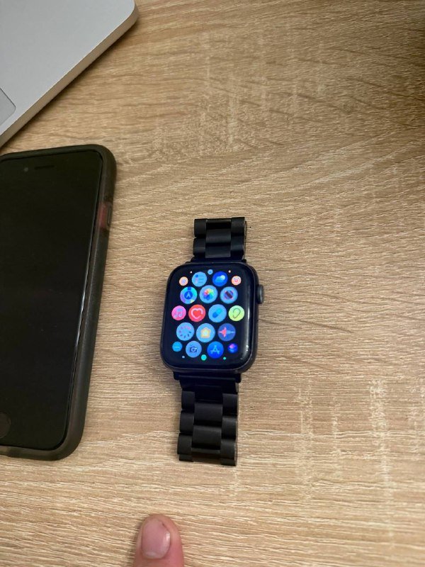 Apple Watch SE со ремешком и зарядным устройством 6