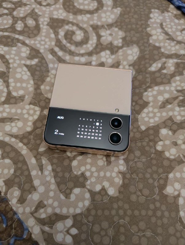 Samsung Galaxy Z Flip 4 4