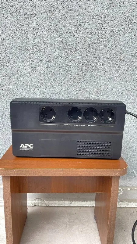 UPS APC 1000VA 600W 1