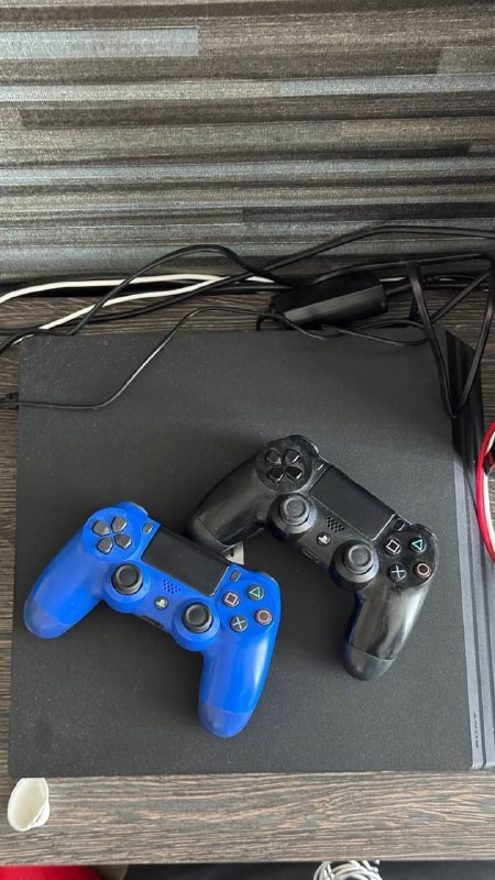 PS4 Pro, приставка, 2 геймпада