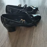White dress, white shoes, black shoes 4