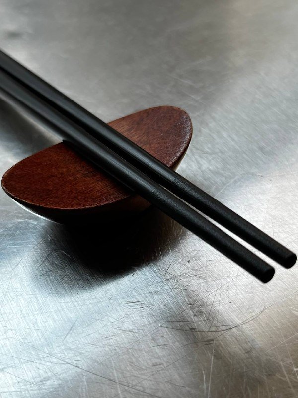 Палочки для еды и подставка 2