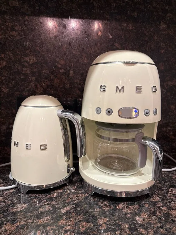 Чайник и кофеварка Smeg