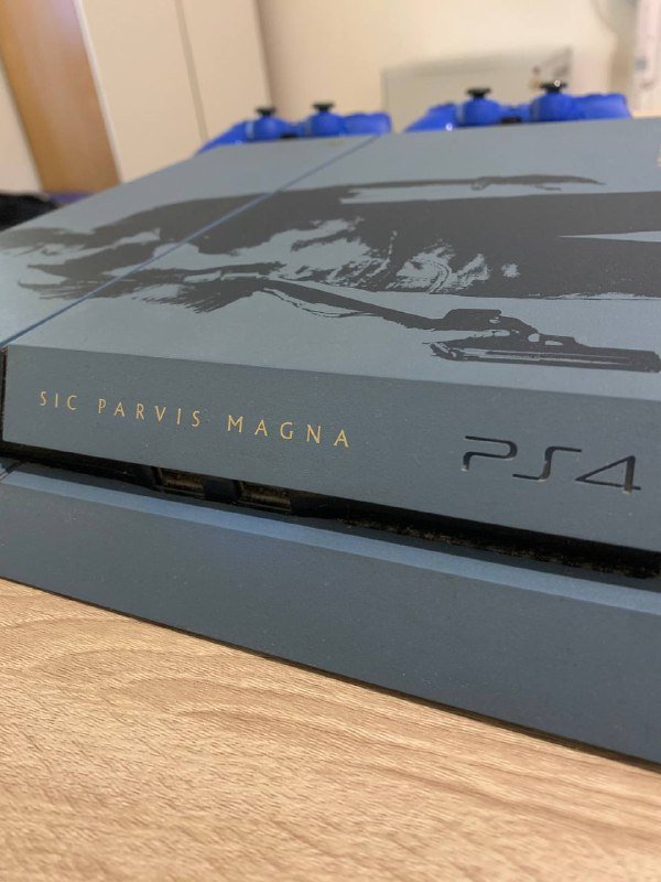 PlayStation 4 Uncharted Limited Edition, 2 оригинальных джойстика