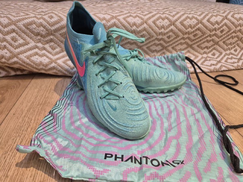 Футбольные бутсы Nike Phantom GX размер 40