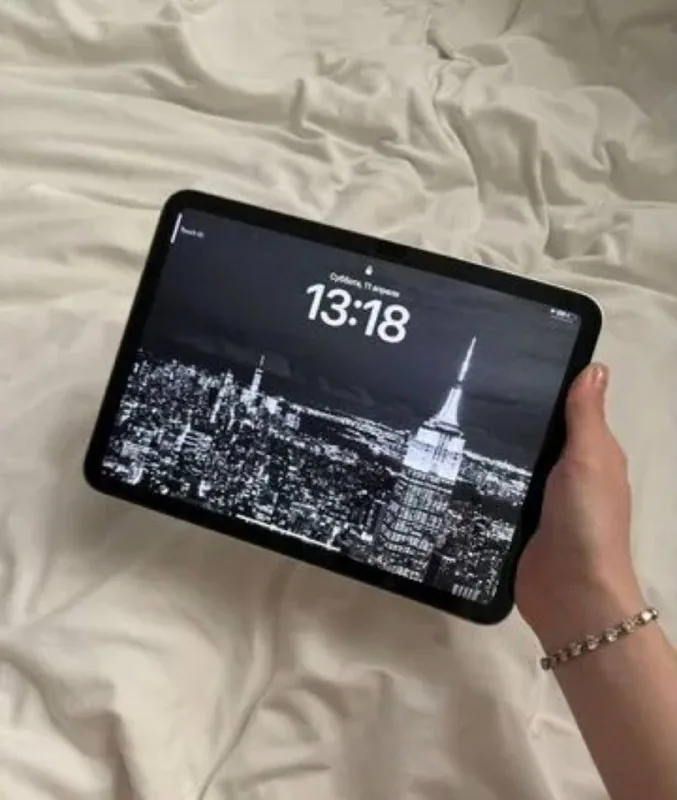 Apple iPad 10-го поколения 64GB серебристый 1