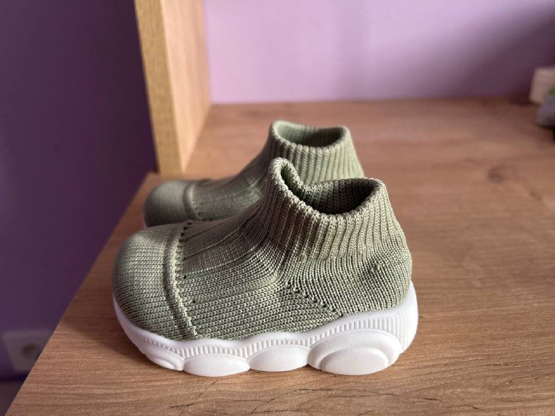 Кроссовки для малыша размер 14 новые