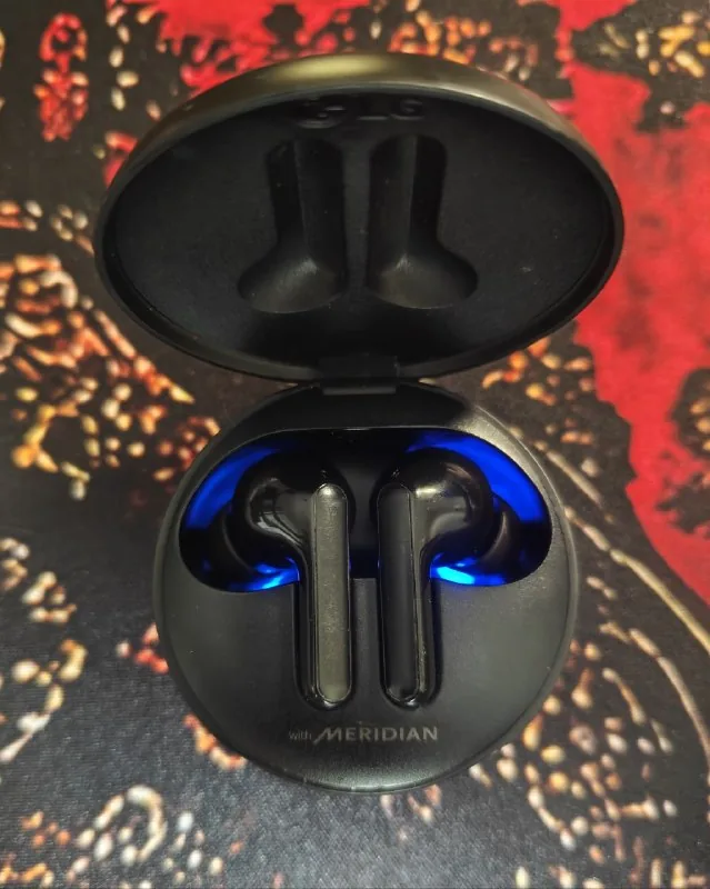 Наушники TWS LG TONE Free FN6 1