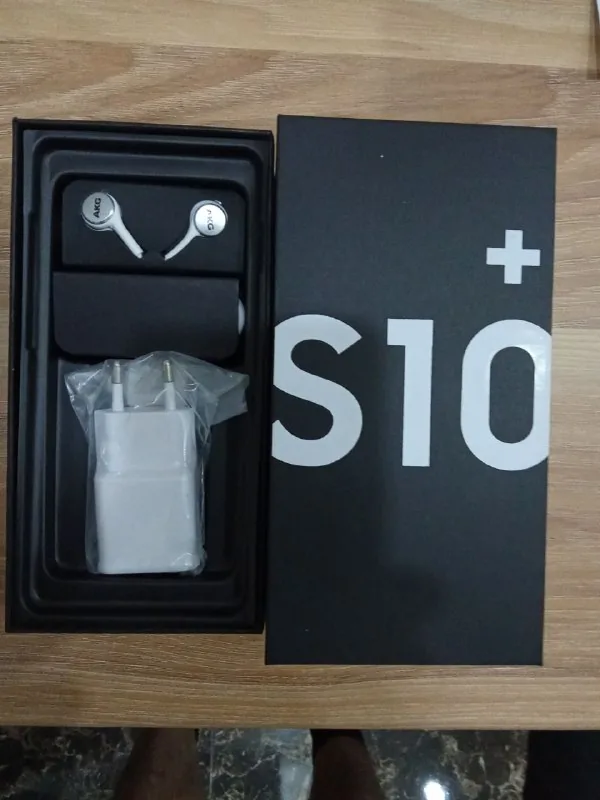 Samsung Galaxy S10+ 128ГБ 1