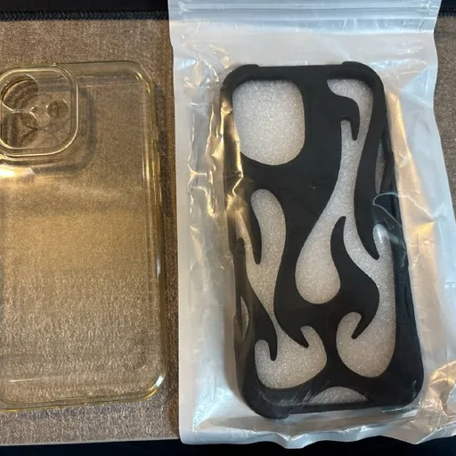 2 чехла на iPhone 16