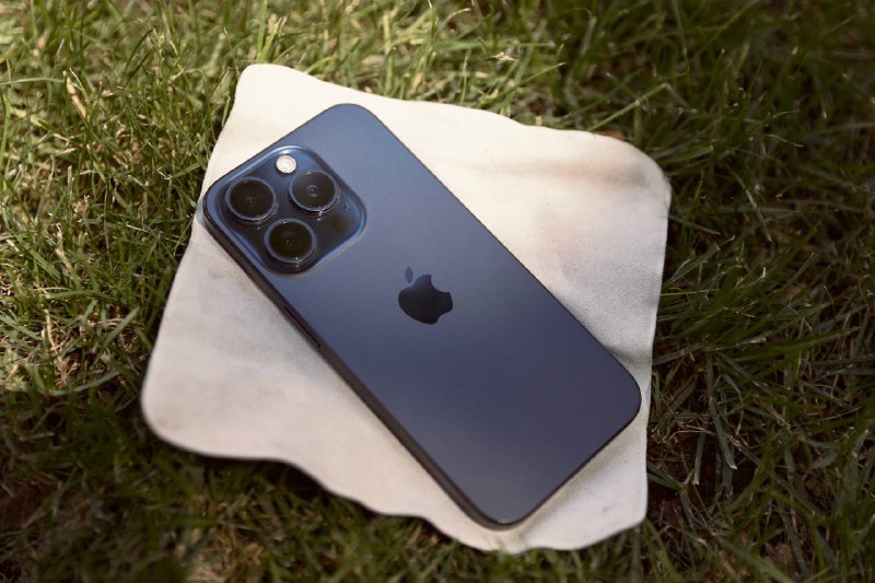 iPhone 15 Pro 256GB с оригинальным кабелем 2