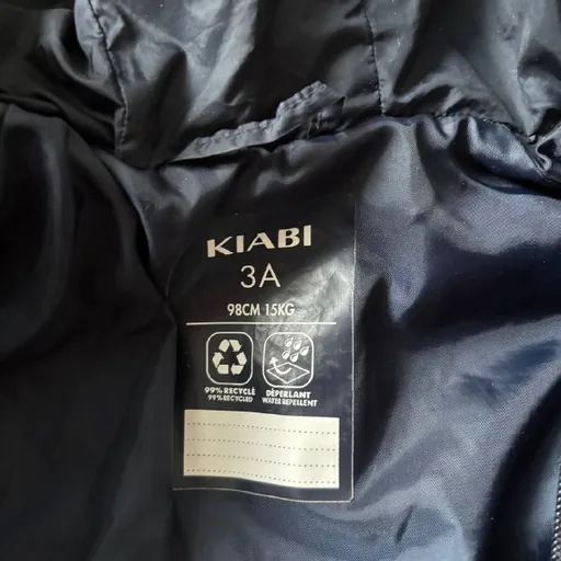 Куртка, жилет, резиновые сапоги, сандали, тапочки
