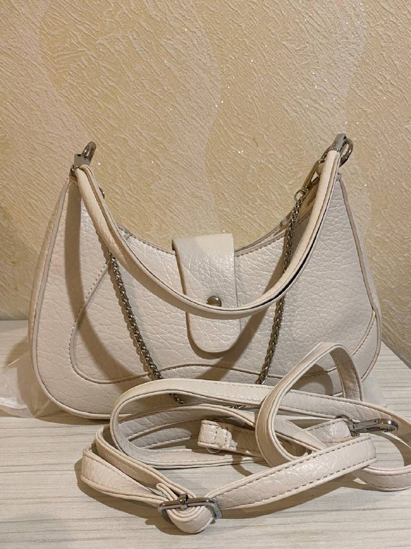 Белая вместительная сумочка с ремешками 2