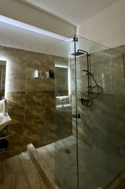 Каленое стекло для душевой + душевая система с смесителем 2