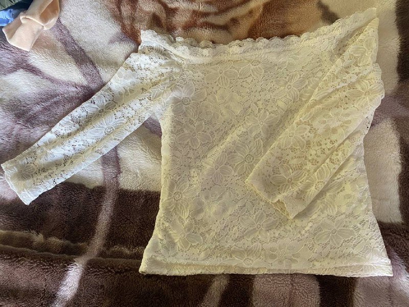 Пальто, белые джинсы Mango, белая кофта 4