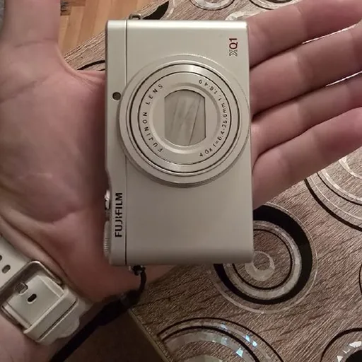 Fujifilm XQ1 компактная камера