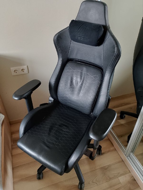 Кресло Razer Iskur искусственная кожа