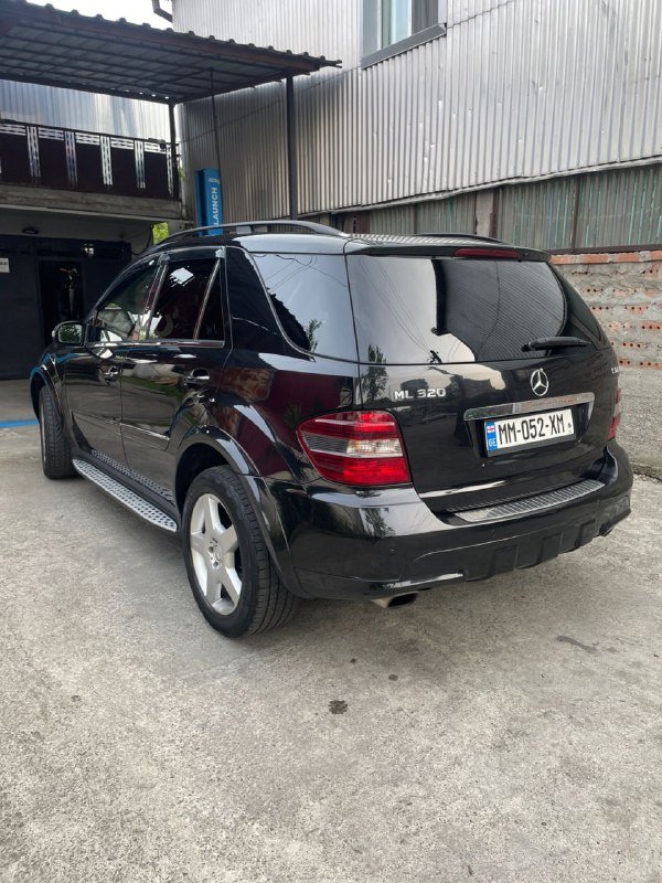 Mercedes-Benz ML 320 CDI, Mercedez Benz Minivan, Chevrolet Traverse, Ford Escape