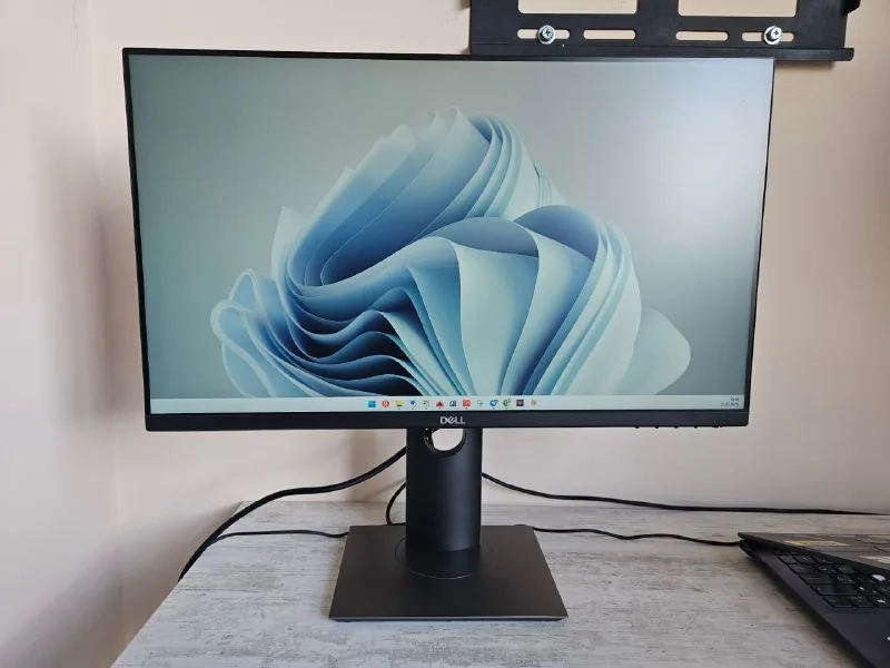 Dell P2419H монитор 1