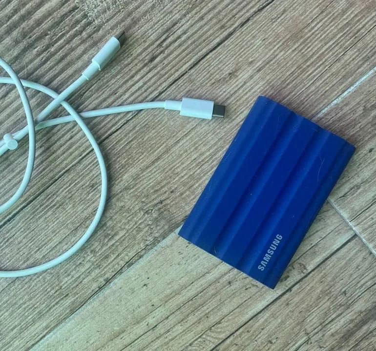 Samsung Portable SSD T7 Shield 2 TB 1