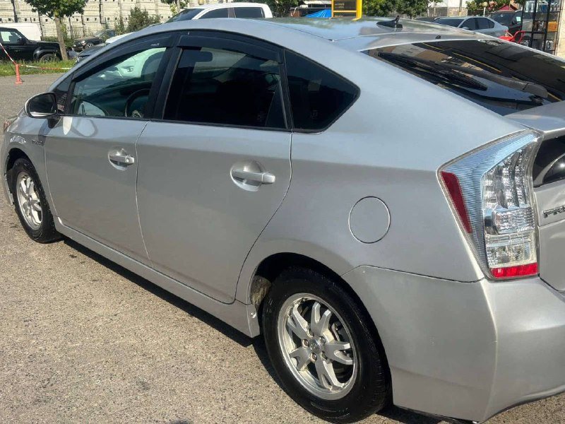 Toyota Prius car 10