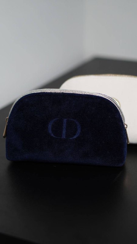 Чемодан pierre cardin, косметички Dior 4