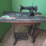 Антикварная швейная машина 2