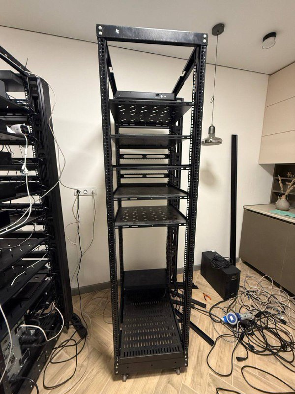 Серверная стойка RD-42U 42U 600x600-1000mm