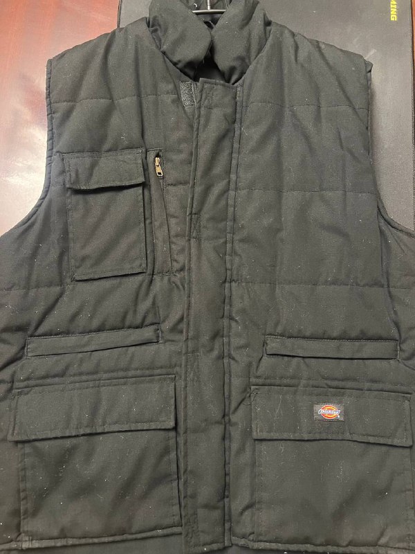 штаны Carhartt, джинсы Tommy Hilfiger, жилетка Dickies, футболка Hugo Boss 3