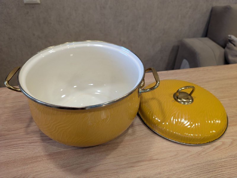 Кастрюля эмалированная, обогреватель, колготки, набор ключей инструменты