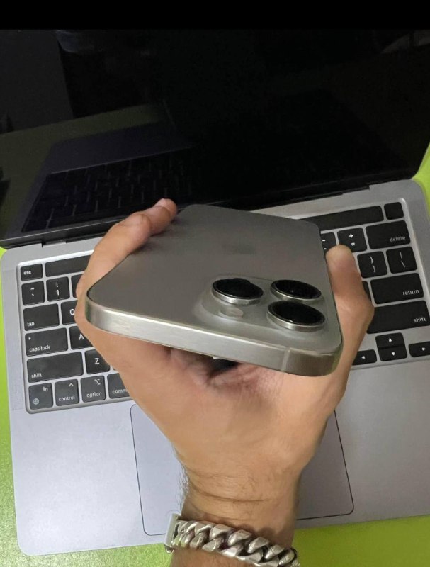 iPhone 15 Pro Max 256 GB 2