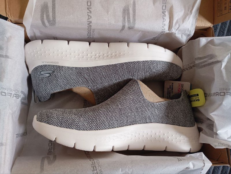 Новые кроссовки Skechers 40.5/41 размер