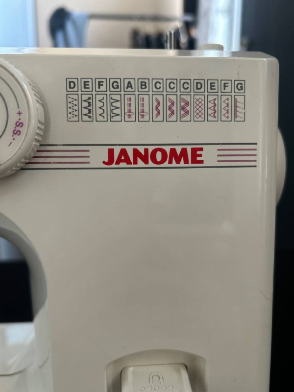 Швейная машинка JANOME 2