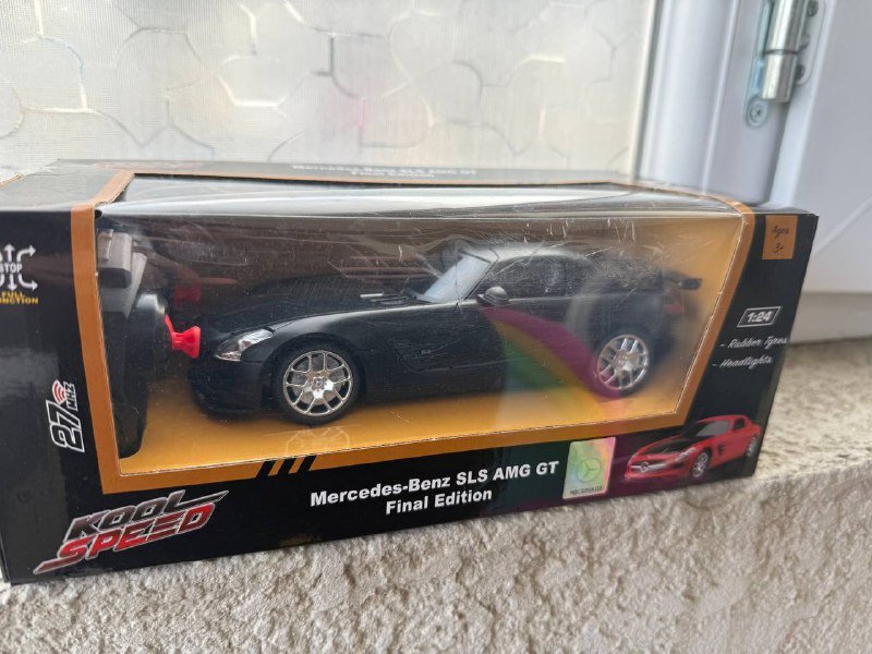 Детская игрушка машина на пульте управления