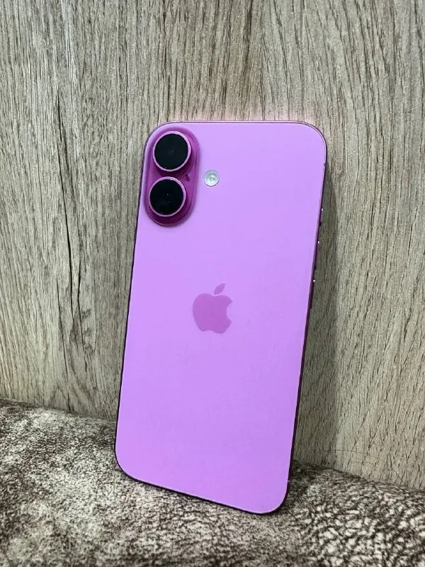 iPhone 16 розовый 1
