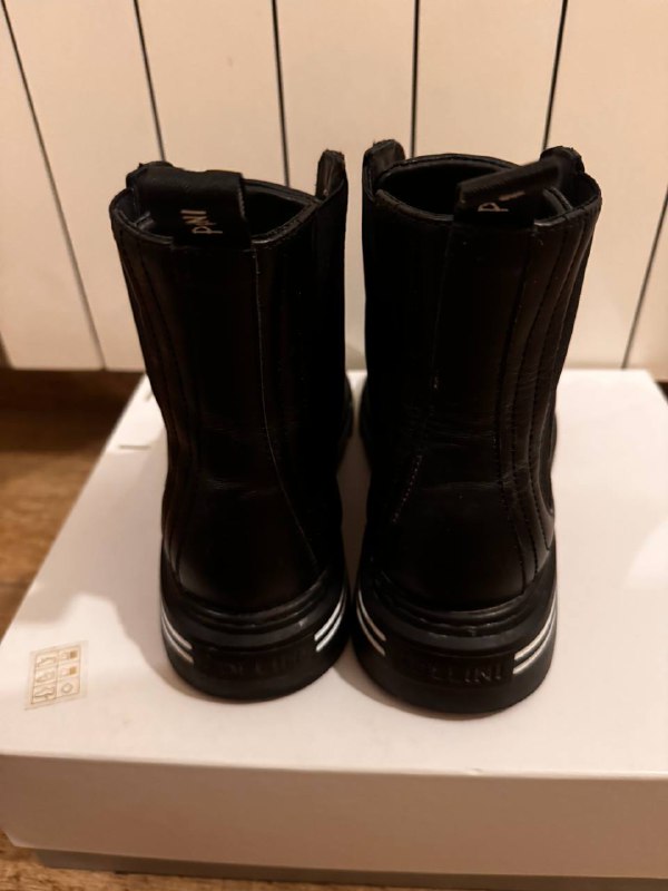 Черные кроссовки Pollini, размер 38 4