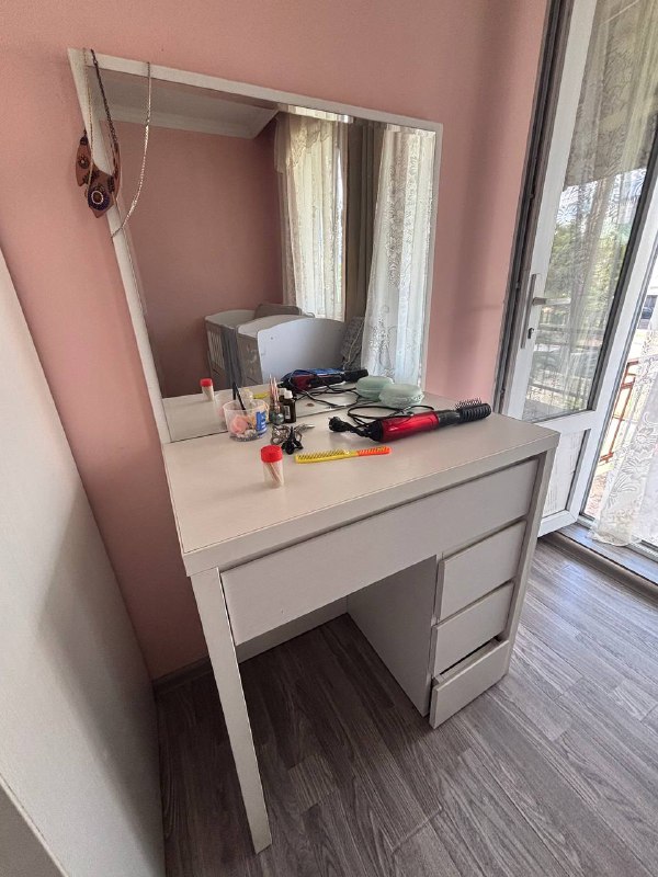 Кровать, прикроватная тумба, косметический столик, шкаф 3