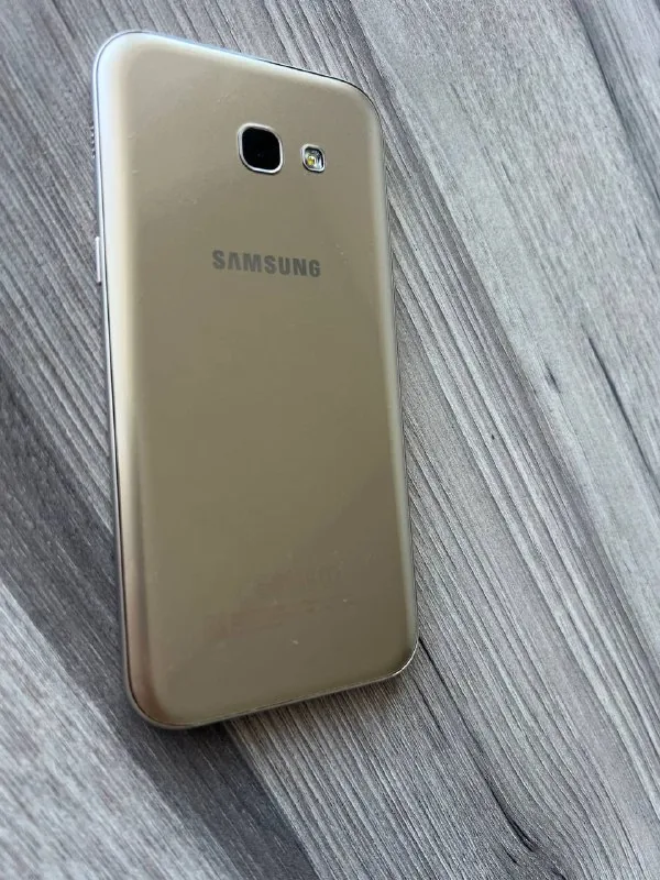 Samsung Galaxy A5 (2016) 1