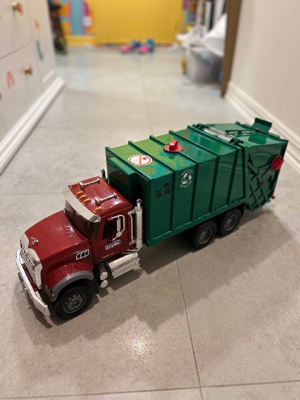 Bruder Toys Мусоровоз Mack Granite 1:16
