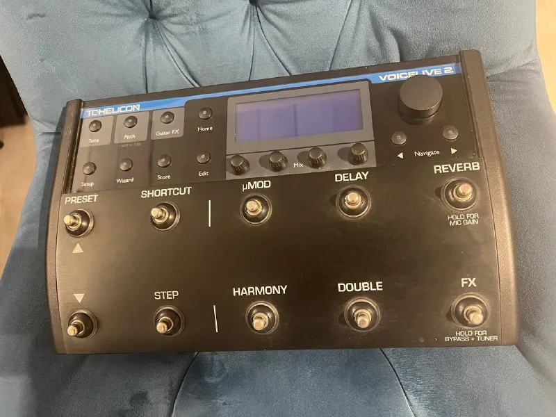 Вокальный процессор TC-Helicon VoiceLive 2 1