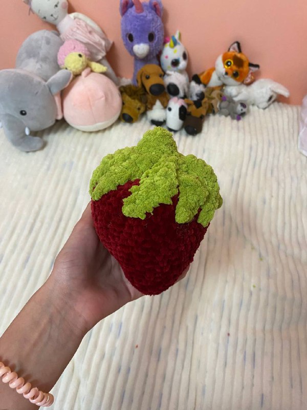 вязаная клубника