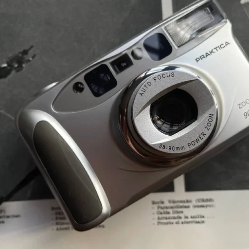 Плёночные фотоаппараты Praktica, Canon, Cosina, Nikon