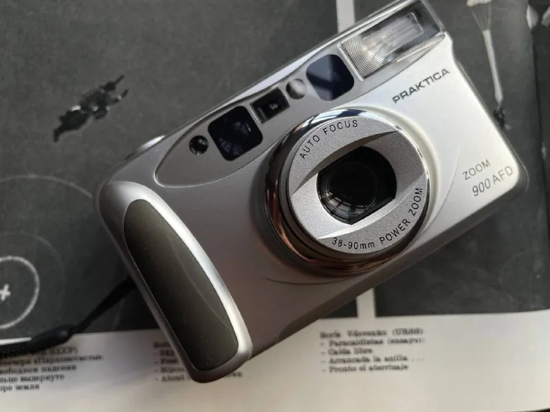 Плёночные фотоаппараты Praktica, Canon, Cosina, Nikon 1